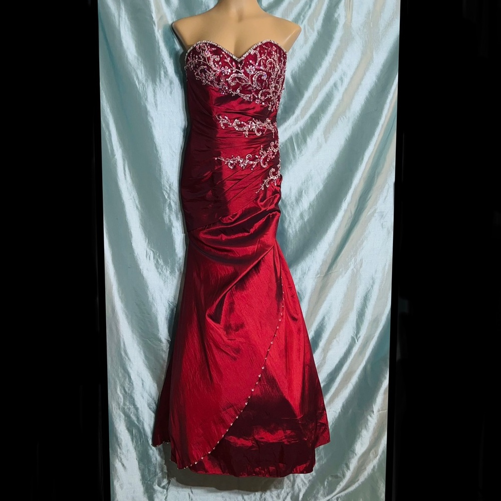 Exquisite, Tiffany, embellished,strapless mermaid formal ball gown. 12 runs sm.